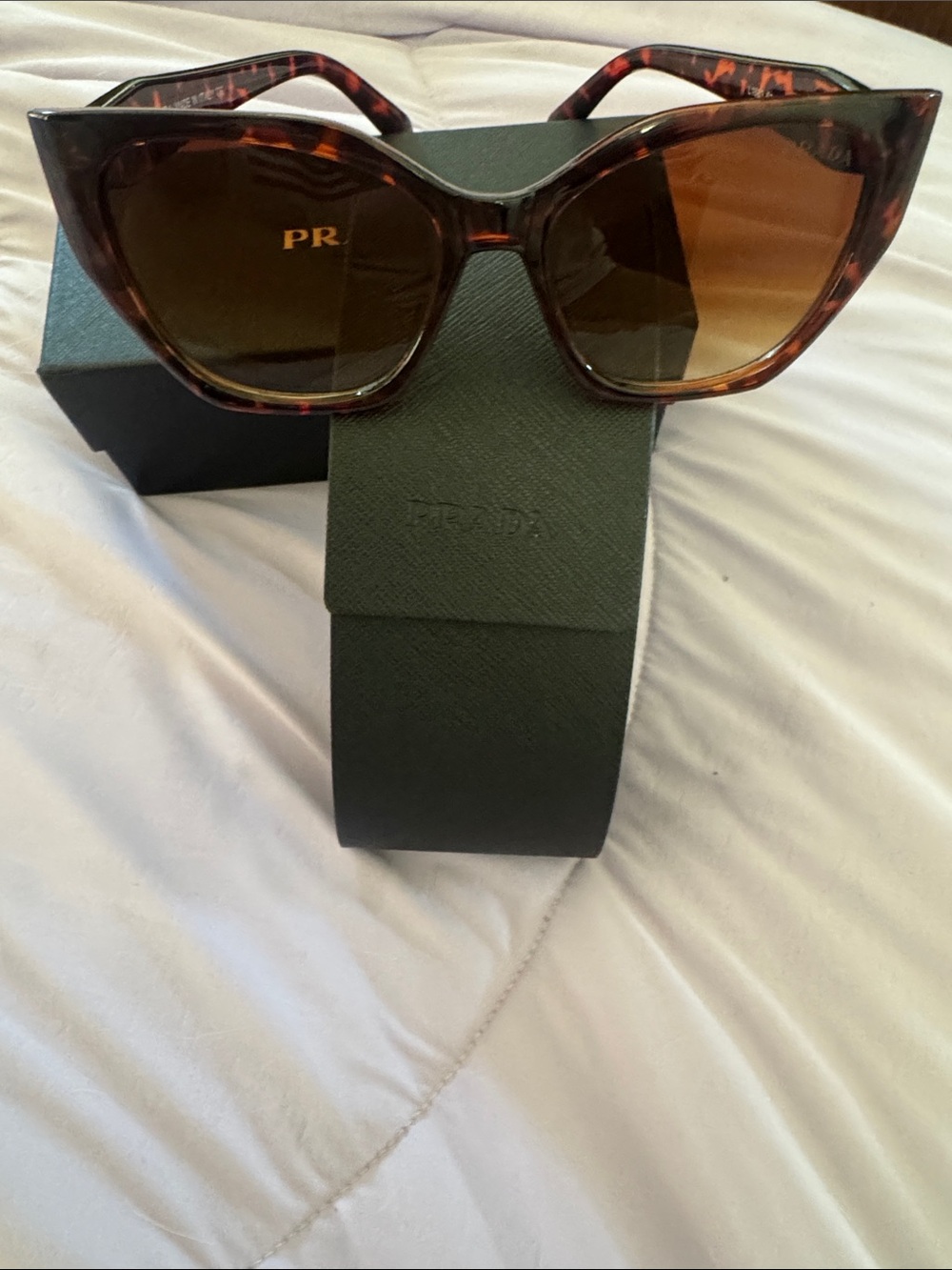 Women’s Cat-eye Tortoise Shell Sunglasses